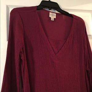 3/4 sleeve burgundy crinkle blouse